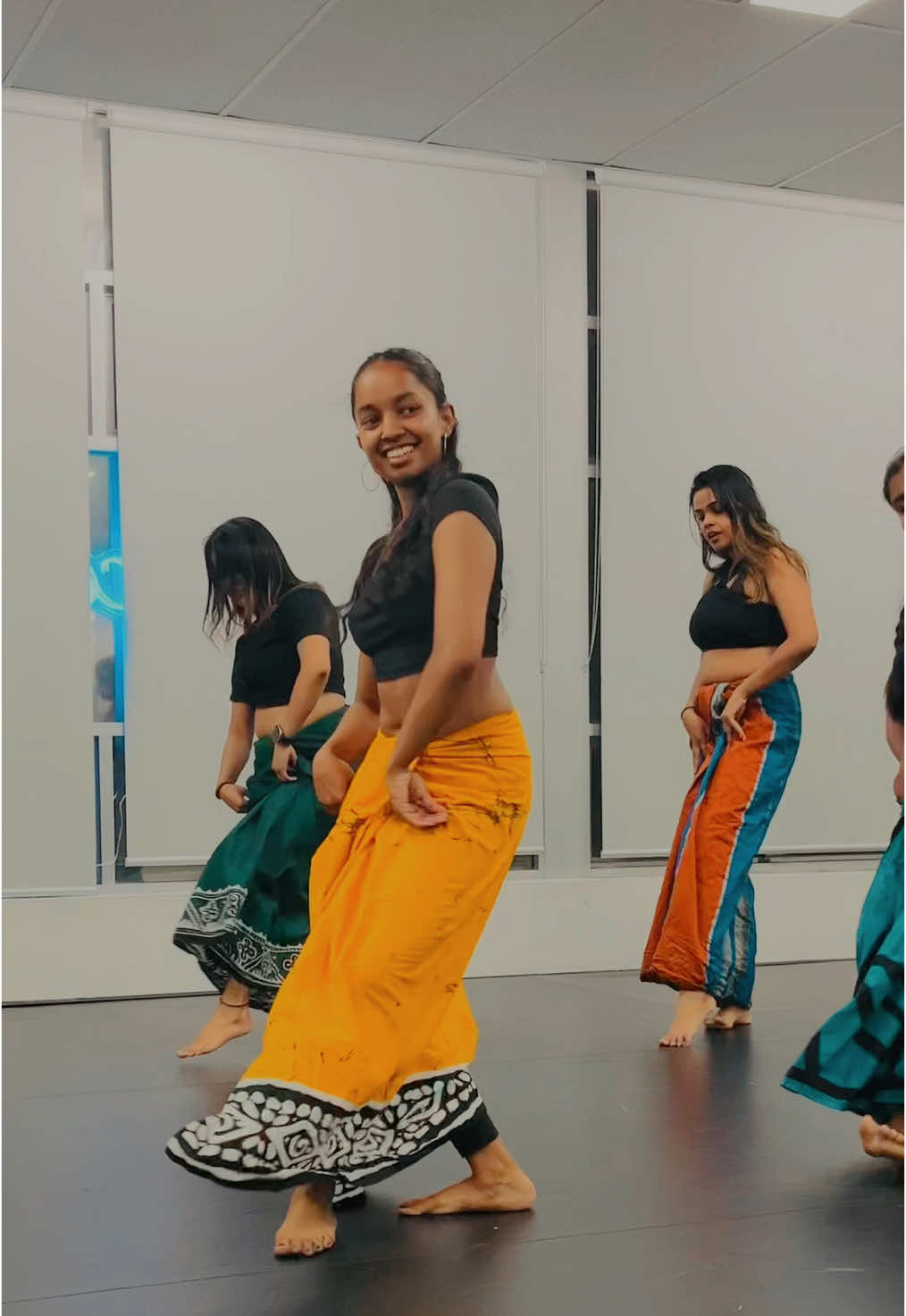 Cuz awurudu is coming🥺💗 and this is the only way to not get homesick… Please ignore all the mistakes♥️ DC: @sachini nipunsala #awurudu #2025 #awayfromhome #missinghome #ruvindi #fyppppppppppppppppppppppp #australia #internationalstudent #lankangirl #awurudu_season #foryoupageofficiall #onemillionaudition #dance #alapurannata 