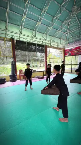 #fyp #silat #pencaksilat #pencaksilat #silatindo #fypsilat #tanganmas #jefrijuniardigeneration #silatindonesia #fypviral #pencaksilatindonesia🇮🇩 #silatindo 