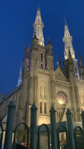 kau di sana aku di sebrang mu  #treasure #asahi #teume #istiqlal #greja 