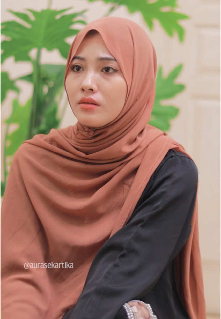 Cobaan mualaf. @Selfietime Shorts  #SerialTikTok #TikTokTainment #TikTokSeries #TikTokSeriesFuture #drama #aurasekartika #suneedaycreative #dramatiktok #viraltiktok #kehidupan #cinta #religion #pacar #crush #jodoh #takjil #bestie #sahabat #hiburan 