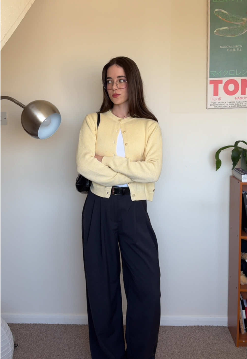 Currently obsessed with the butter yellow & gray combo 💛✨ #OOTD #butteryellowcardigan #casualoutfits @.OBJECT @Converse 