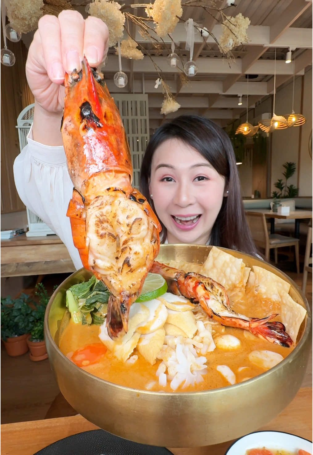 Resto Thailand otentik di Jakarta Barat , bumbunya dikirim langsung  dari Thailand  #sibungbung #mukbang #reviewmakanan #kulinerviral #kindee 