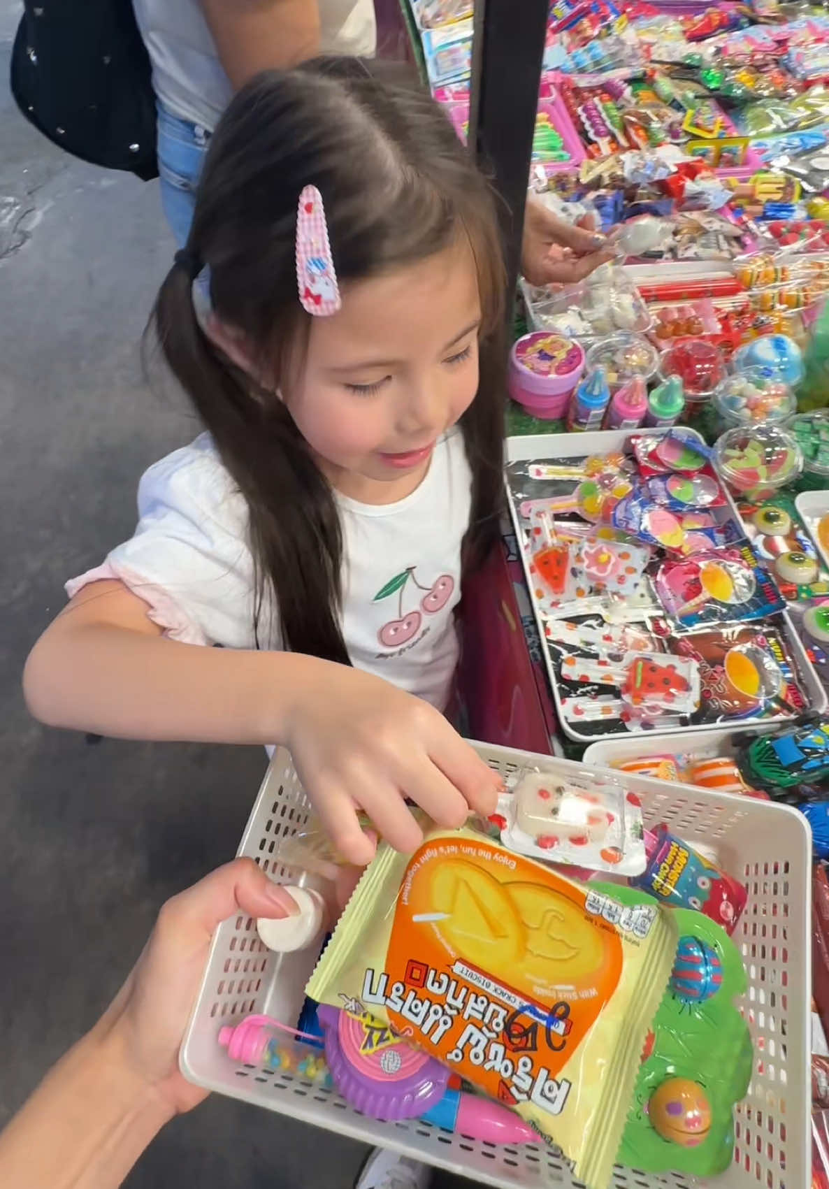 พาเจ้าออซื้อขนมโบราณ!! 😍😍 #แคลนดอล่า #dora_iq301 #ดอล่าใบเฟิน #ฟีด 