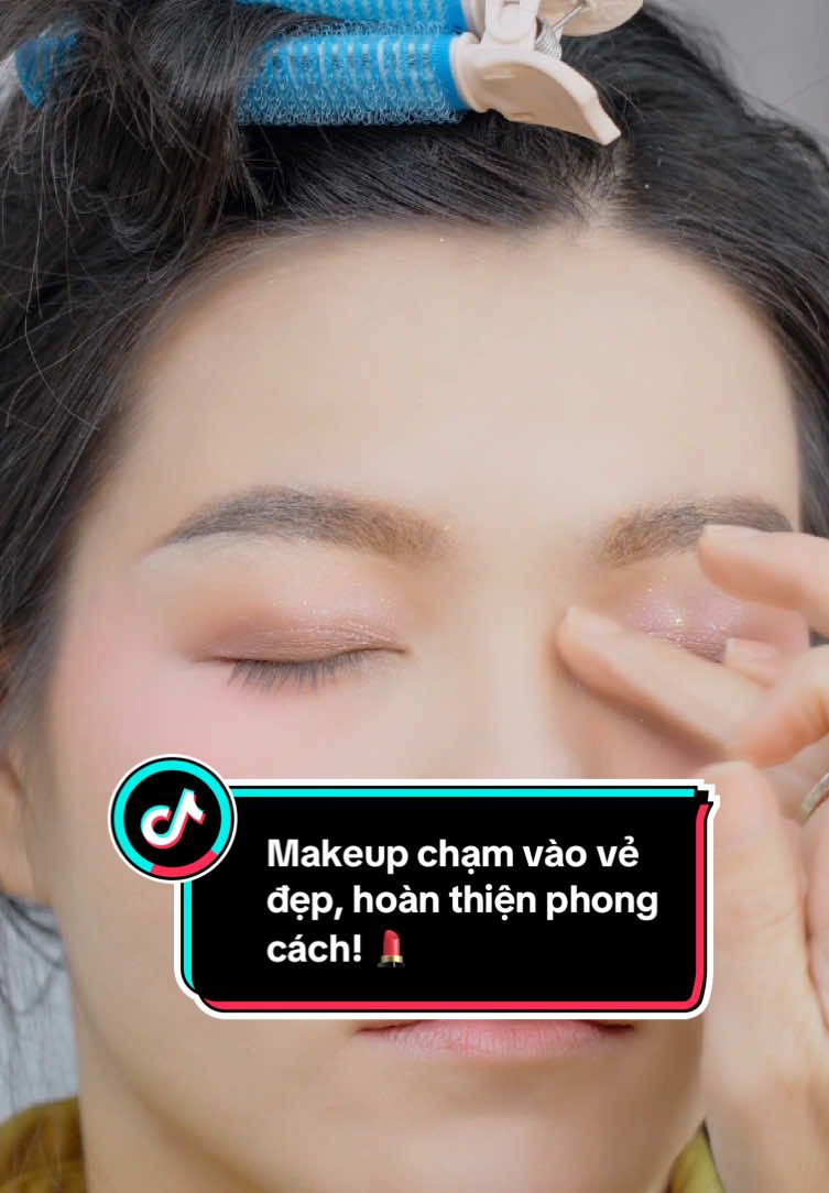 Phiên chợ đông Tuyết Nhi múa cọ xinh 🖌️✨Khách hàng lộng lẫy, phố thị rực rỡ tình! 💄😍 Phiên chợ tình chị mua đòn bánh tét 🥮Makeup cực đỉnh, xem là mê ngay nè! 🔥 #tuyetnhimakeup #makeuptutorial #muacuoi2025 #makeupartist #MCV #xuhuong #trending #fyp #virial #cleanlook 