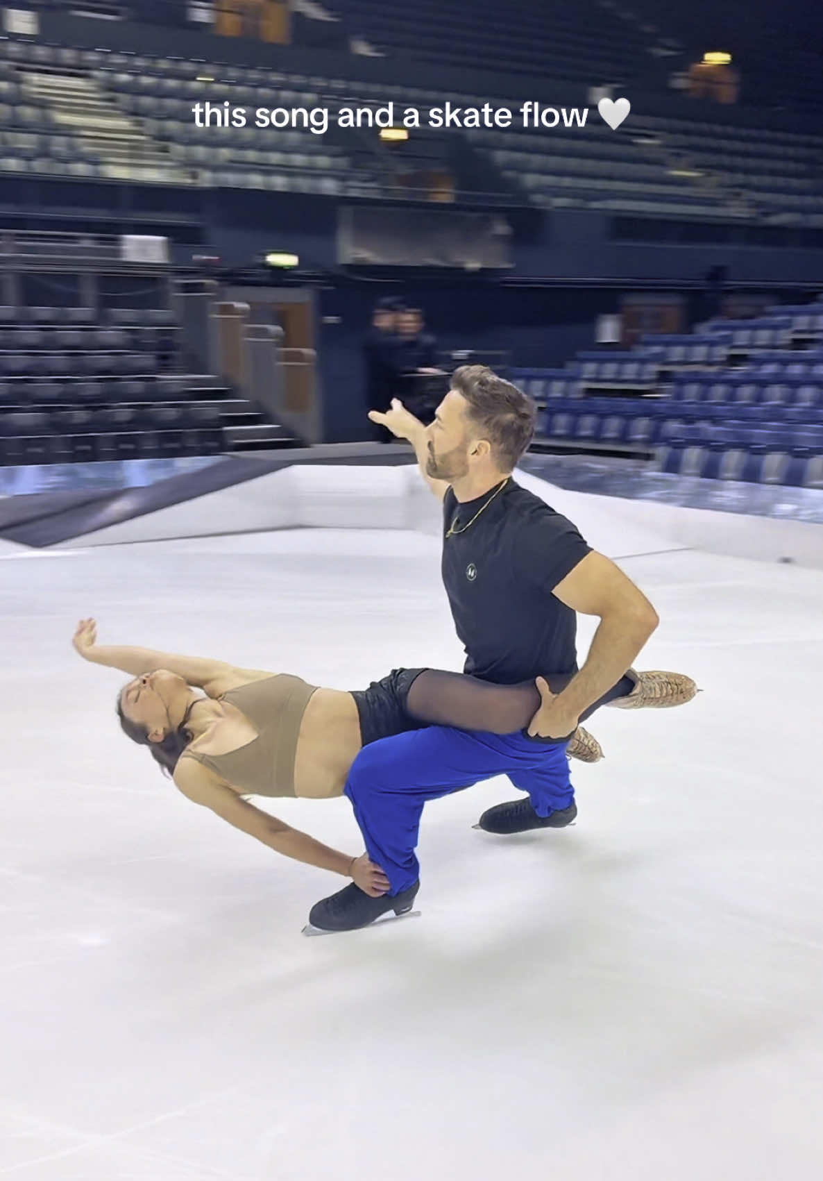 an unmatched feeling 💭  playing with new transitions each day and thinking of doing a choreography to this song 🥰 #IceSkating  #CapCut 