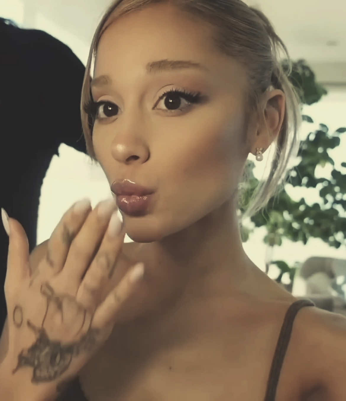 #arianagrande :: essa menina exala uma paz inexplicável p mim, eu amo você ari ! / @arianagrande 💖 // #ariana #arianator #explore #fyp #arianagrande 