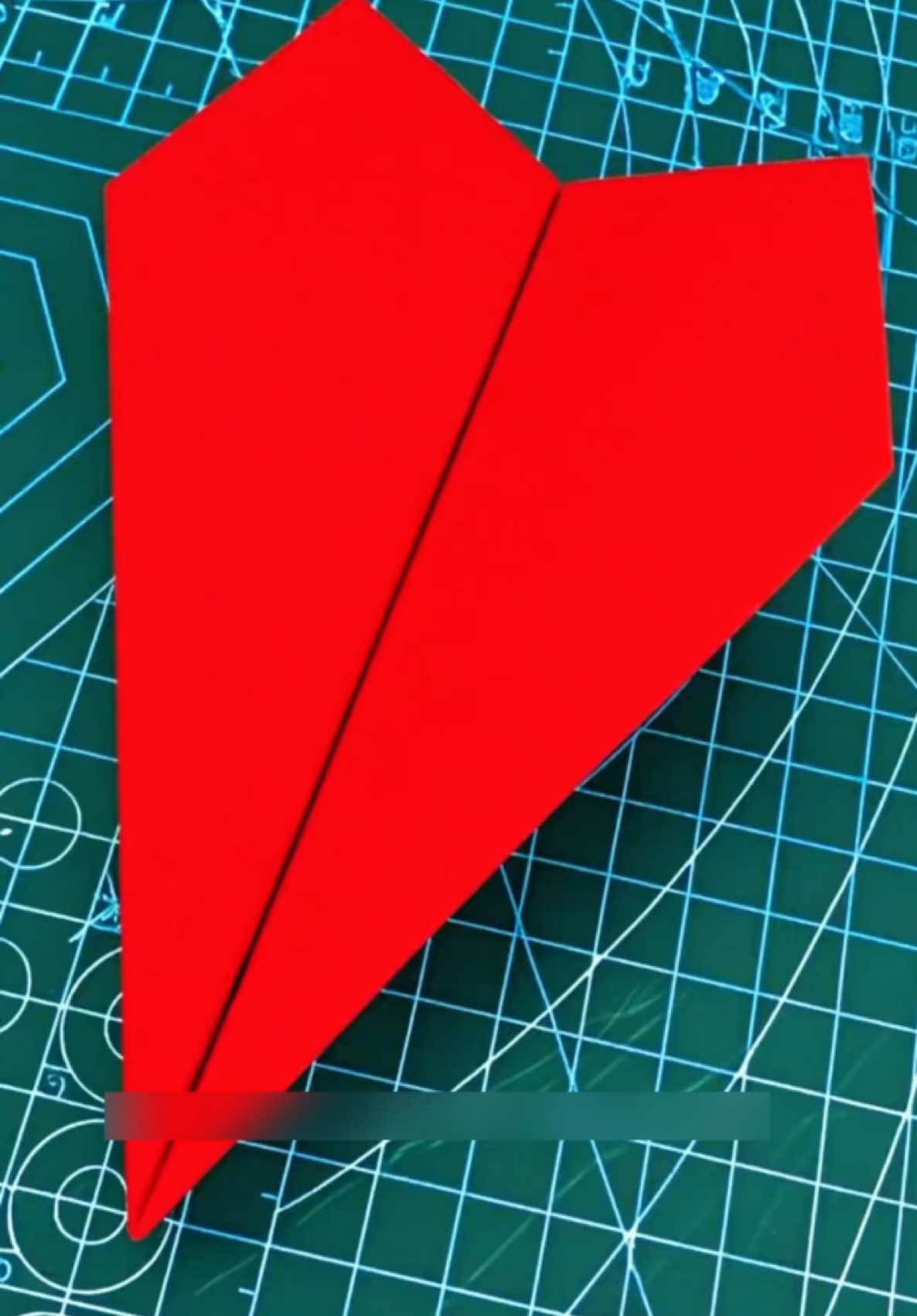 Don't Blink! Watch how a laparoscopic robotic arm folds paper airplanes for an easy craft #paper #craft #origami #airplanes #parentchild 