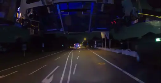 #feuerwehr #feuer #DLK #einsatzfahrt #einsatz #blaulichtfamilie #blaulich #nacht #keinegewaltgegeneinsatzkräfte 