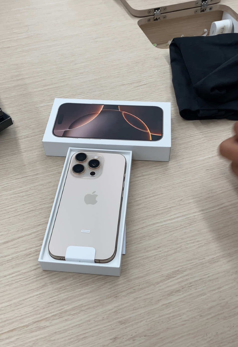 Finally setelah 5th+ pake 11 pro upgrade jg ke series 16 😍 #unboxing #fyppppppppppppppppppppppp @fypシ #iphone16pro #ibox #iphone16 
