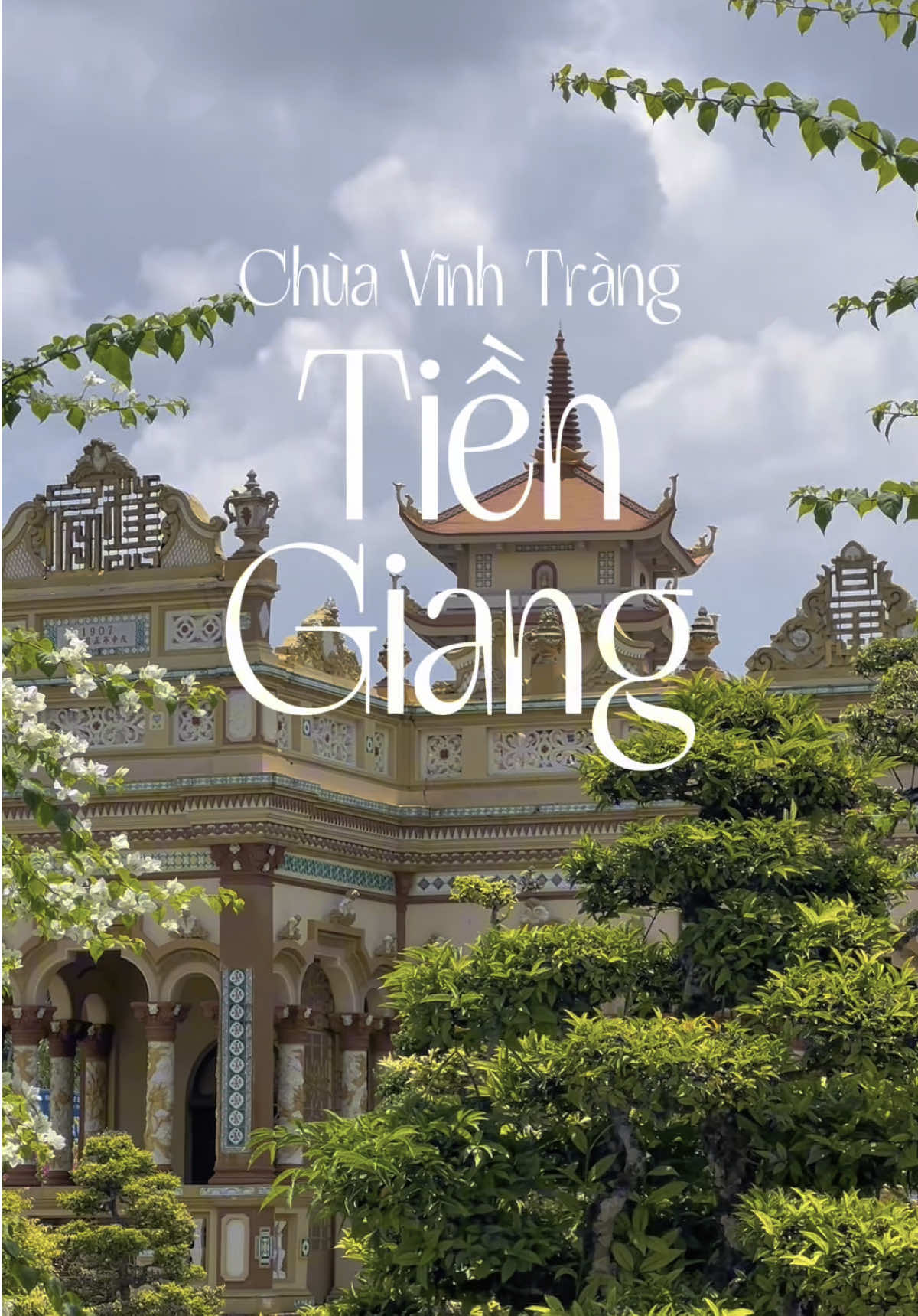 Chùa Vĩnh Tràng là ngôi chùa thờ phật lớn nhất tỉnh Tiền Giang, được xếp hạng di tích lịch sử - văn hóa cấp quốc gia năm 1984. Chùa bắt đầu được xây dựng từ đầu thế kỉ 19 bởi ông bà Bùi Công Đạt. Năm 1894, Hòa thượng Thích Huệ Đăng ở chùa Giác Lâm (Gia Định) về trụ trì đã tổ chức xây dựng thành ngôi đại tự và đặt tên là chùa Vĩnh Trường với ngụ ý ước cho chùa được “Vĩnh cửu đối sơn hà, trường tồn tề thiên địa”. Chính vì vậy, người dân vùng lân cận đến nay vẫn quen gọi là chùa Vĩnh Tràng. #tiengiang #chuavinhtrang #travel #tiktoktravel #vietnam 