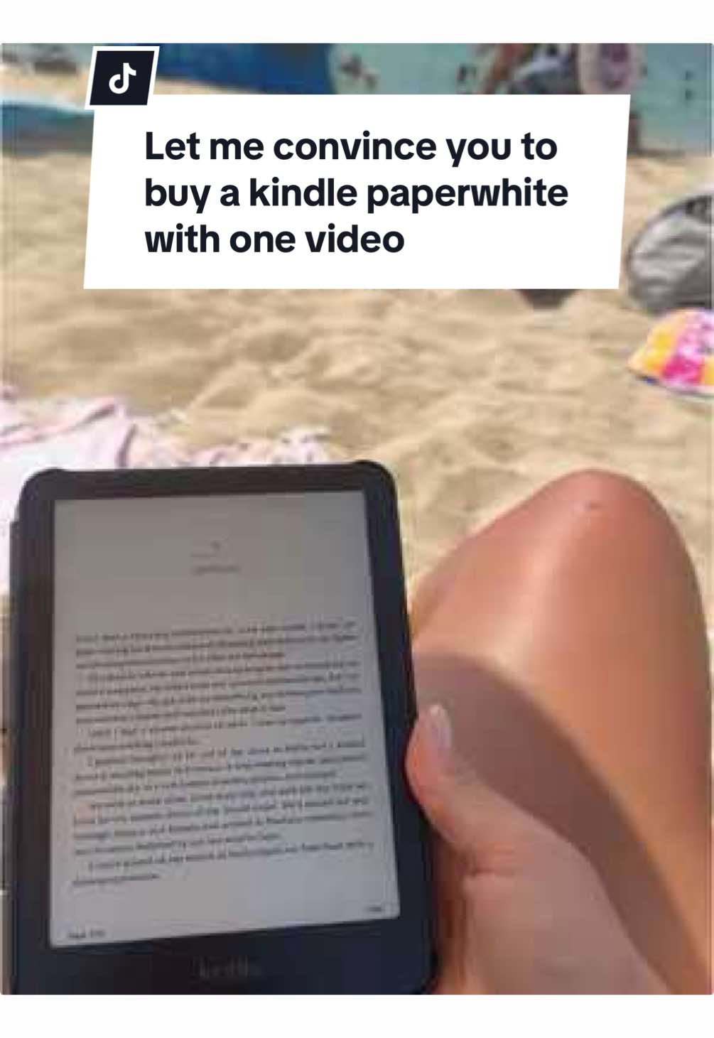 Kindle paperwhite on the beach 💘 No sun glares & it doesn’t get overheated 🔥 #kindle #kindlepaperwhite #BookTok #bookish #books #book #kindleunlimited #kindleunlimitedromance #kindleunlimitedbooks #kindlegirlie #anahuang #twistedseries #beach #summerreads #goodreads #dubai #kindleaccessories 