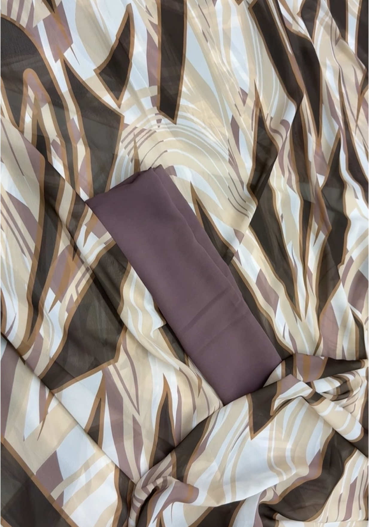 #beerlulafabric #xamarweyne #muqdisho_mall #qolka_59 #qolka_60 #suuqbacaad #rugsanmall #qolka61_62 #beerlulabeautyhouse #new #arrival #chiffon #fabric #reels #tiktokreels #CapCut 