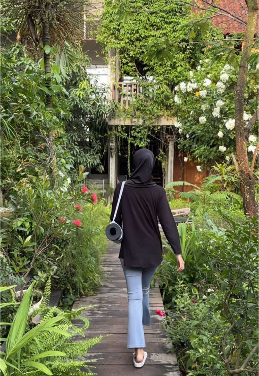 sweet escape >> yoga outdoor 🍃 #fyp #yoga 