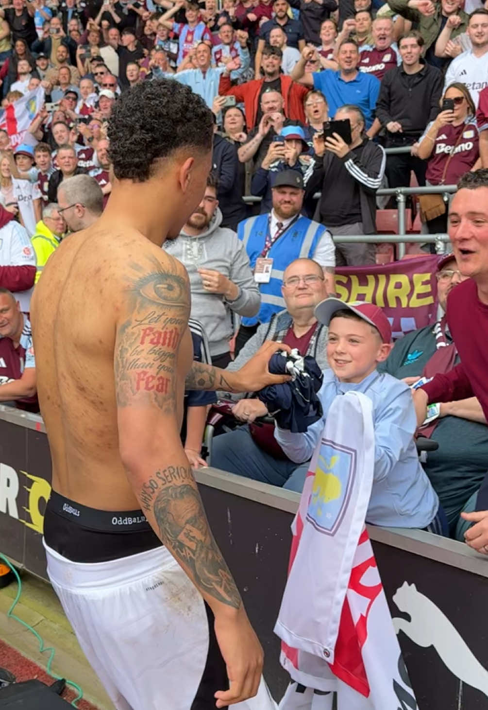 Always appreciate your support, Villans 🫶 #astonvilla #morganrogers #wholesome #PremierLeague 
