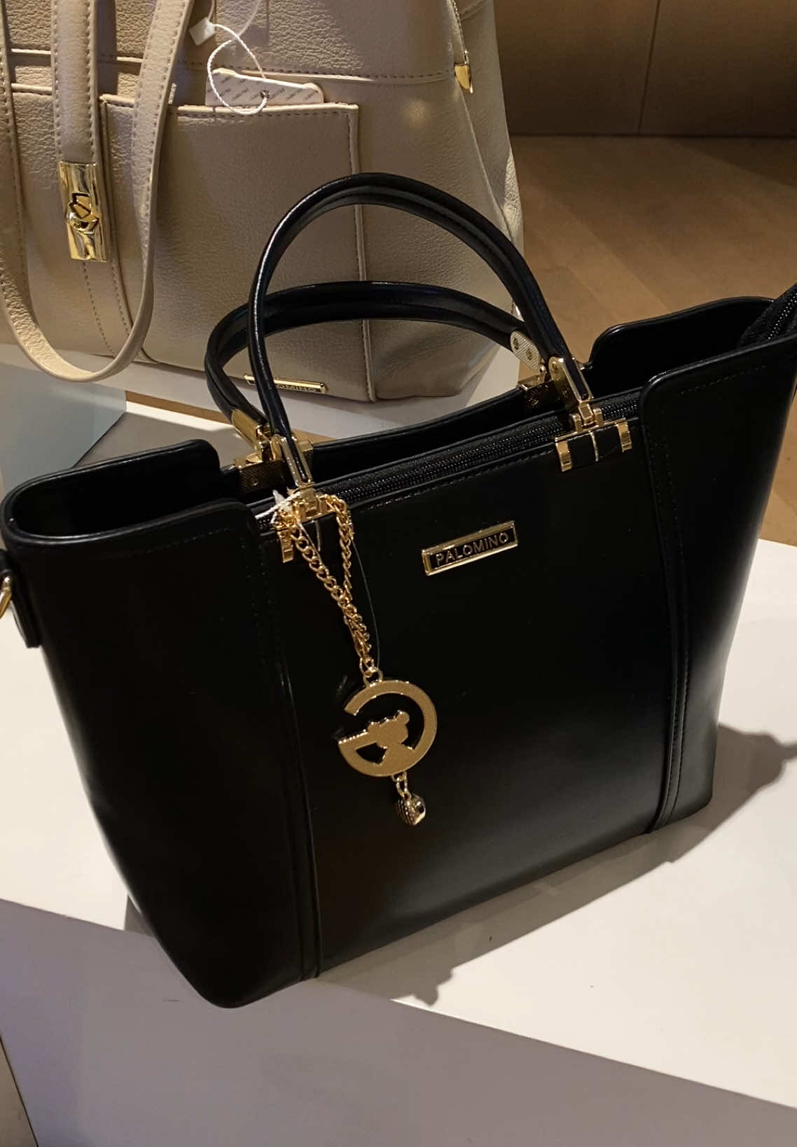 Tas favorit aku, muat banyak tinggal cemplung #palomino #handbag 