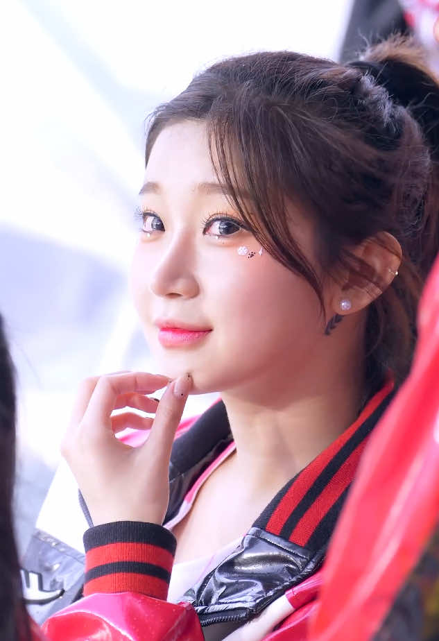 힐끔 힐끔 아이컨택~ 이주은(Lee Ju-Eun)치어리더 #leejueun #beautifulgirl #cheerleader #이주은 