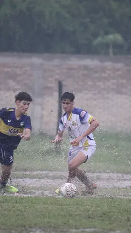 Volviendo después de mucho 🥹 . . . #lluvia #futbol⚽️ #championsleague #vinijr #paraguay #viral_video #paratii #fyp 