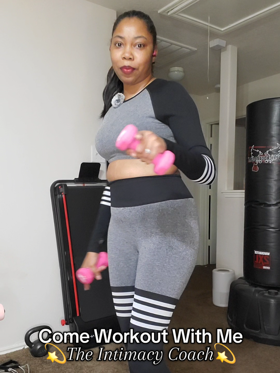 Big Backs!! Come workout with me!Let's go! #workout #coach #intimacy #pleasure #exercise #tone #abs #bigback #tiktokshop #diabetes #highbloodpressure #momlife 
