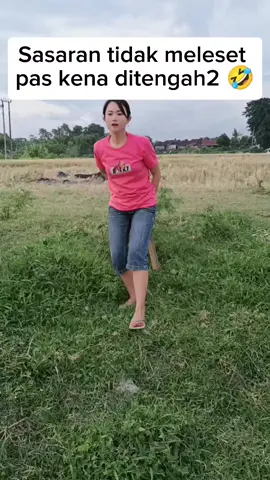 Sasaran tidak meleset,pas kena ditengah2 🤣 #fyp #kontenlucu #jangkauanluas #reels #videolucu #hiburan #komedian #funnyvideo #fbpro #funnyreels #komedi #fbviralreels 