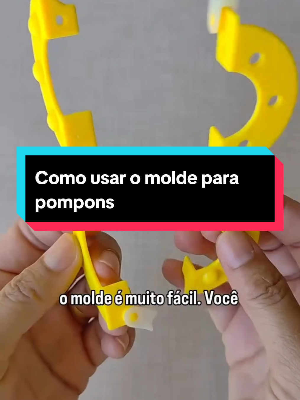 Este é um item indispensável no seu Ateliê e é tão barato que dispensa as famosas gambiarras 😁 Profissionalize-se! Este kit acompanha 5 tamanhos diferentes e te ajuda a padronizar seu trabalho ficando com um acabamento profissional. Deixei o link no meu perfil @veraluciagripp para você ❤️ #croche #crochepassoapasso #crochetando #crocheteiras