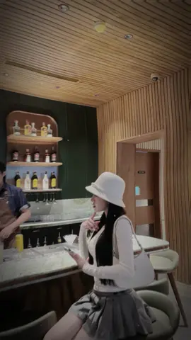 “Có những ngày bạn cảm thấy lạc lối, cảm thấy không đủ giỏi, không đủ mạnh mẽ.  Nhưng hãy nhớ rằng, bông hoa vũng cần thời gian để nở, ngay cả bầu trời cũng có những ngày u ám. Bạn không cần phải có tất cả câu trả lời ngay lập tức. Hãy cứ đi, rồi bạn sẽ tìm thấy con đường của mình.”🧚‍♀️