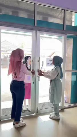 Walid abal-abal sudah mampir ke May’S Cosmetic 😍 Lah kamu kapan ke May’S Cosmetic???🥰 #tokokosmetik #tokokosmetikmurah #toboali #bangkaselatan #skincare #makeup #kontenhiburan #fypシ #fyp #haircare #bodycare #fypdong #konten 