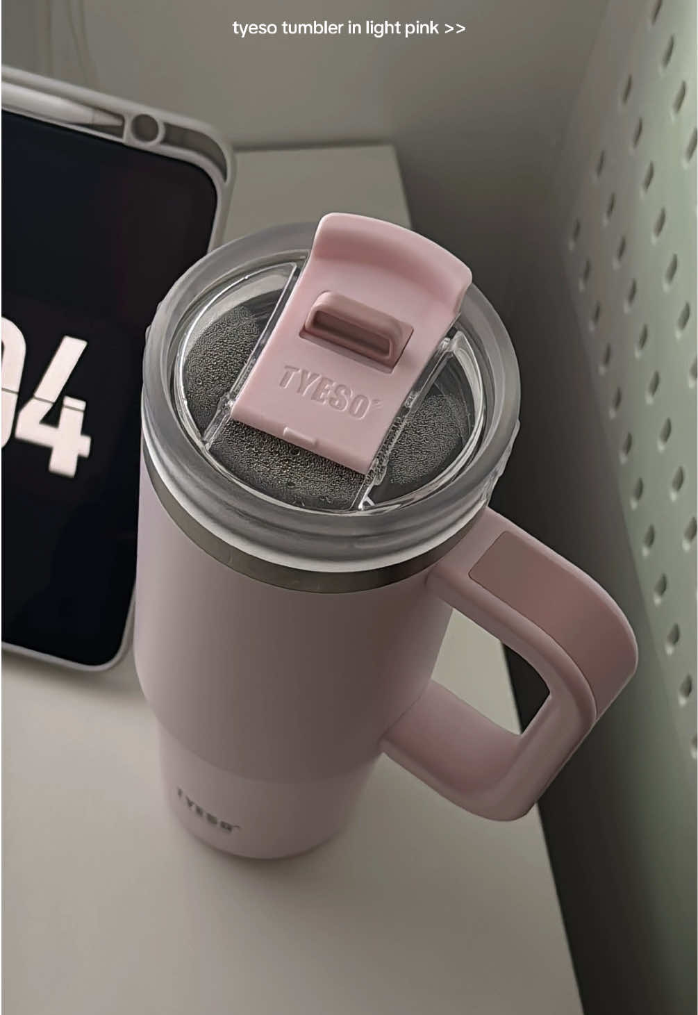 tyeso tumbler in light pink 🎀 #tyeso #tumbler #tumblerwithstraw #tumblerwithhandle 