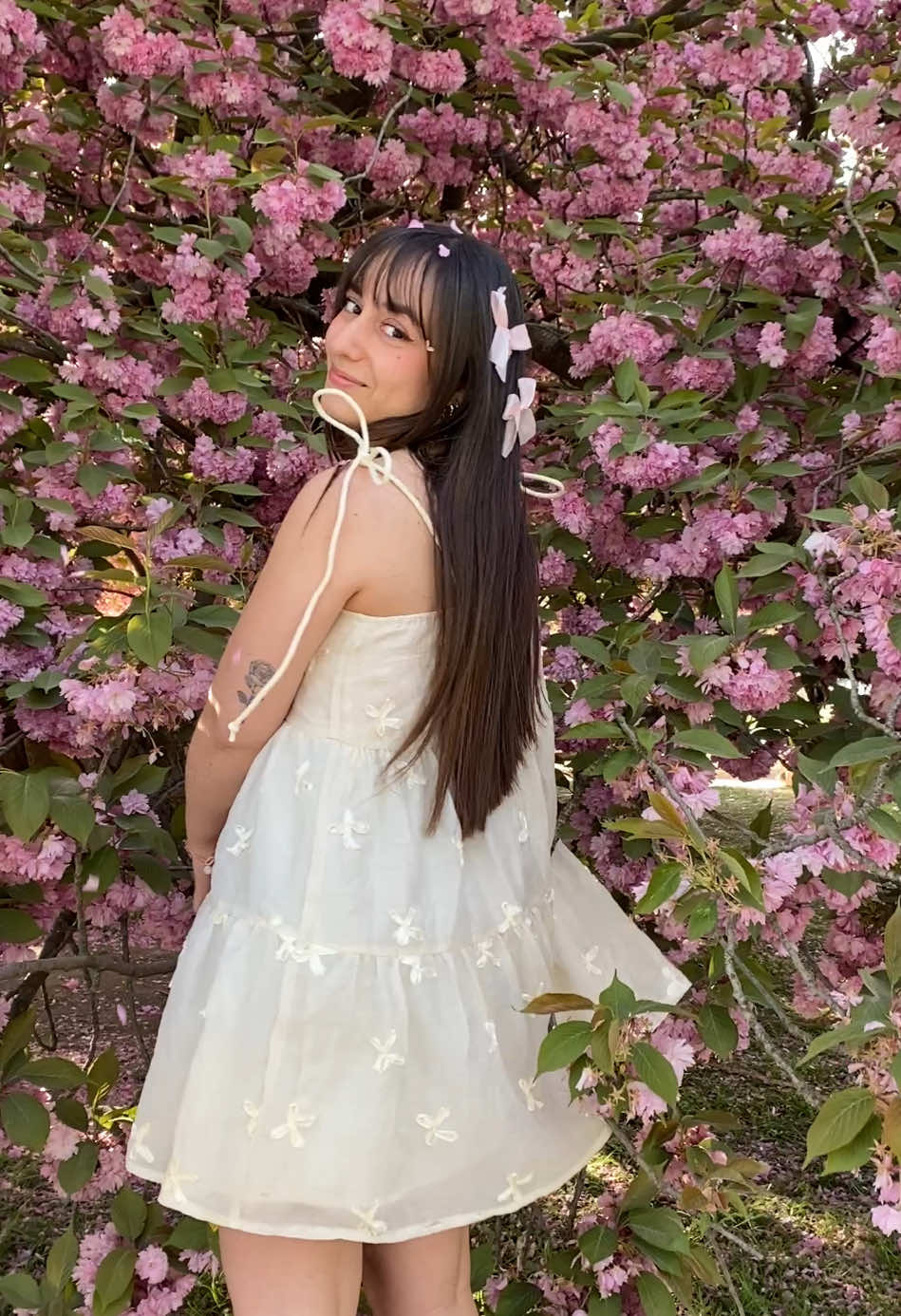 Un shooting sous les cerisiers avec @Léa Yuna 🌸 Soon les photos sur nos Instagram /unbrix & /leayunamusic ✨