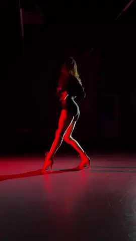bailando heeldance 💃🏼💯 #bailando #bailes #heelsdance #julianaqueen #juliana_5249 @julianaqueen52 