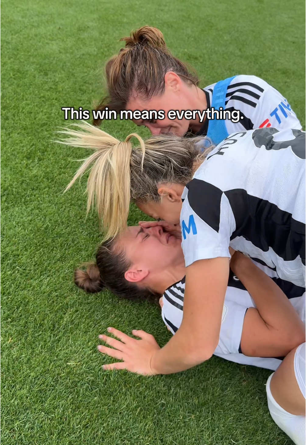 This is Juventus. Fino alla fine! 🤍🖤 #emotional #celebration #juventuswomen #WomensFootball 