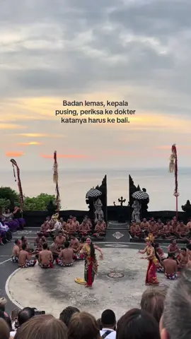Bali selalu di hati, karna yang di hati ada di bali ☺️ #traveltiktok #bali #uluwatu #tiketuluwatutemple #balineseculture #pesonaindonesia #jalanjalan #2025 #sunsetbaliviral #rekomendasibalifood 