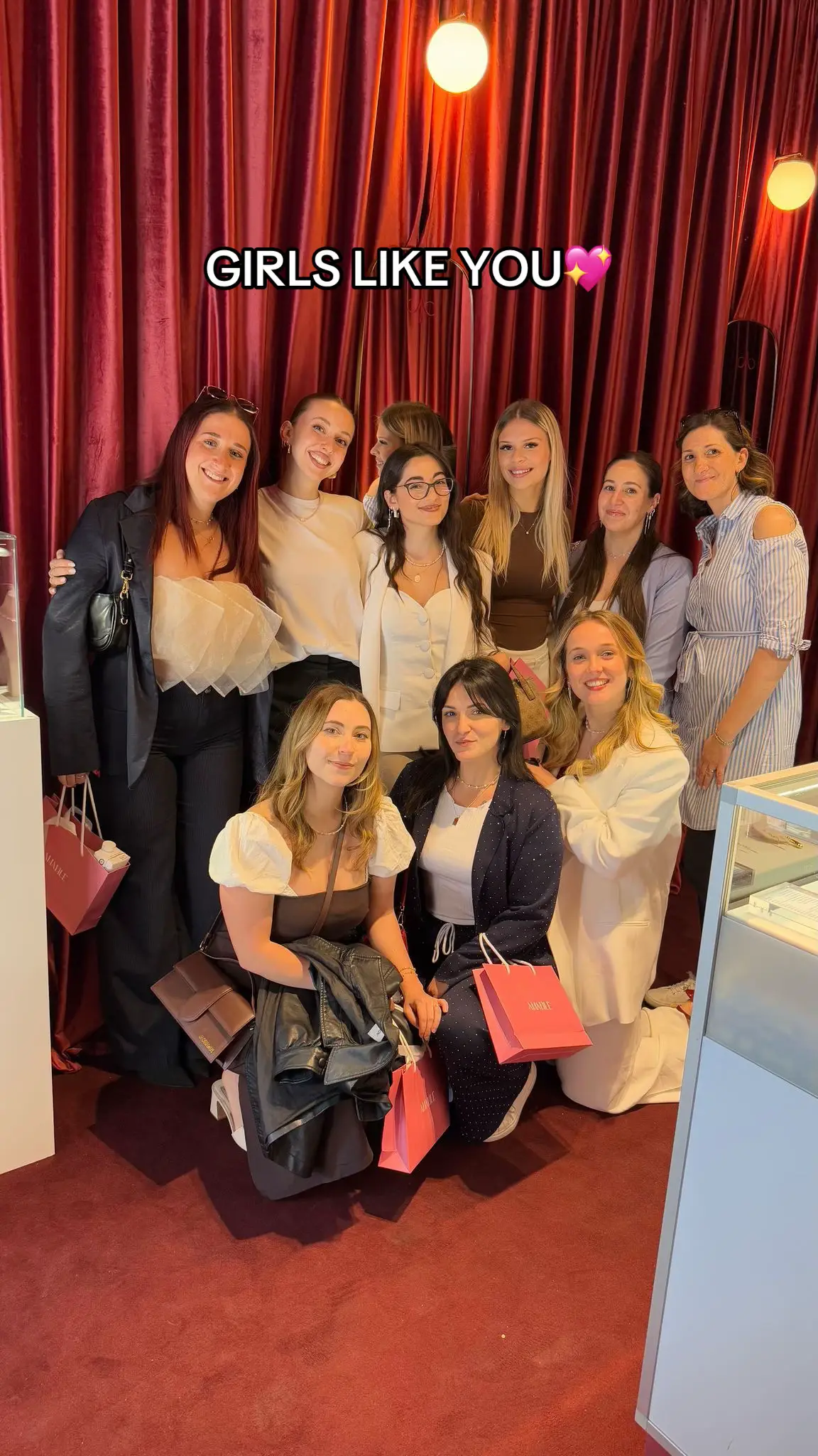 Che gruppo ragazzi #amabile #amabilebologna #amabilejewels #vincitricigoldenticket 