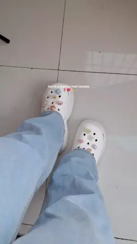 comfy flat sandals!🩴💓 #sandals #flatshoes #shoes #sandalsforwomen  #shoesforwomen #footwear #chunkysandals  #shoesrecommendation #highheels #recommendations 