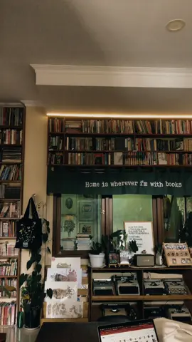 Rajin baca buku itu bisa ningkatin kemampuan kita dalam berbicara.