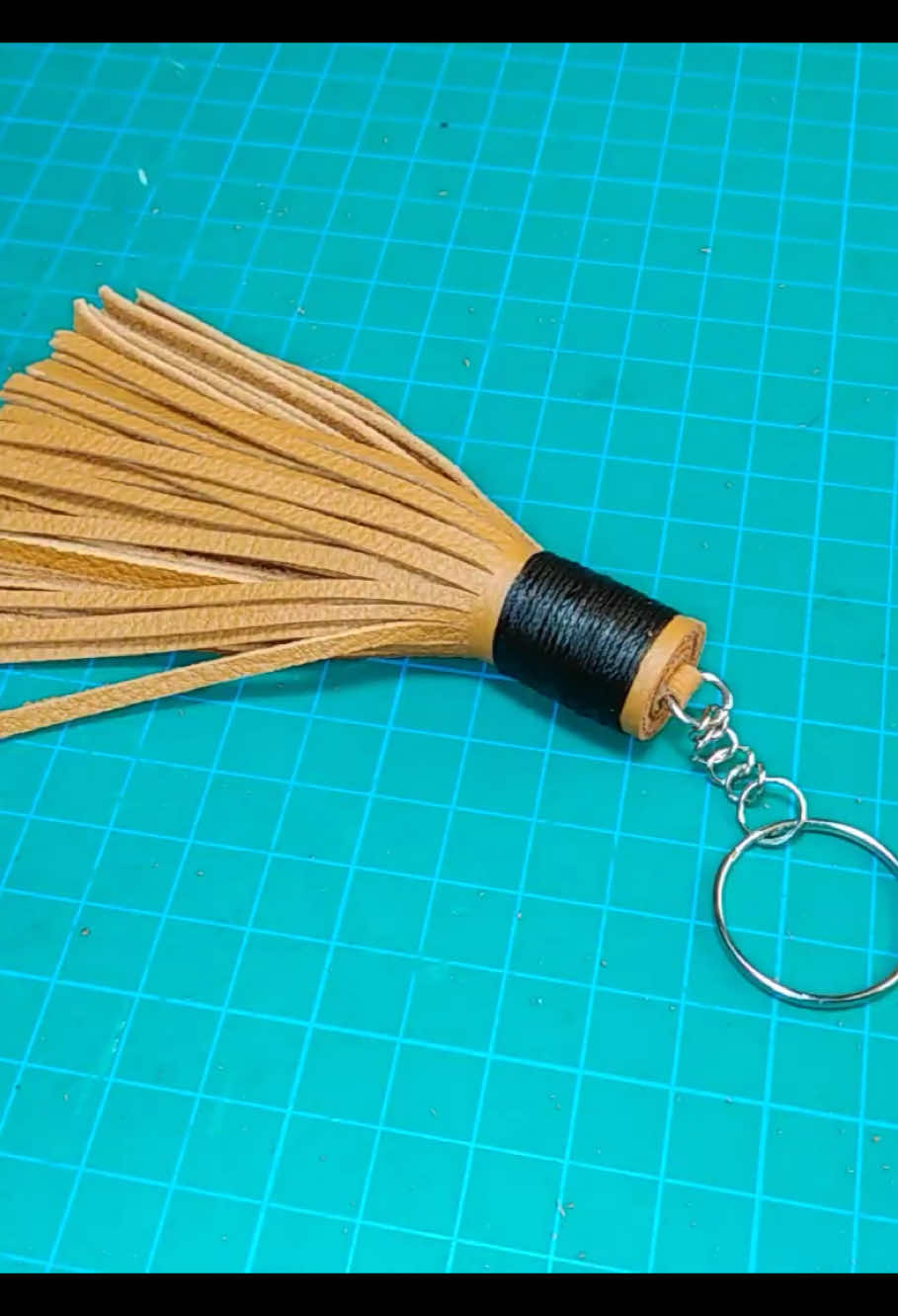 [DIY] Leather Tassel Keychain / Key fob #making #leather #handmade #keychain 