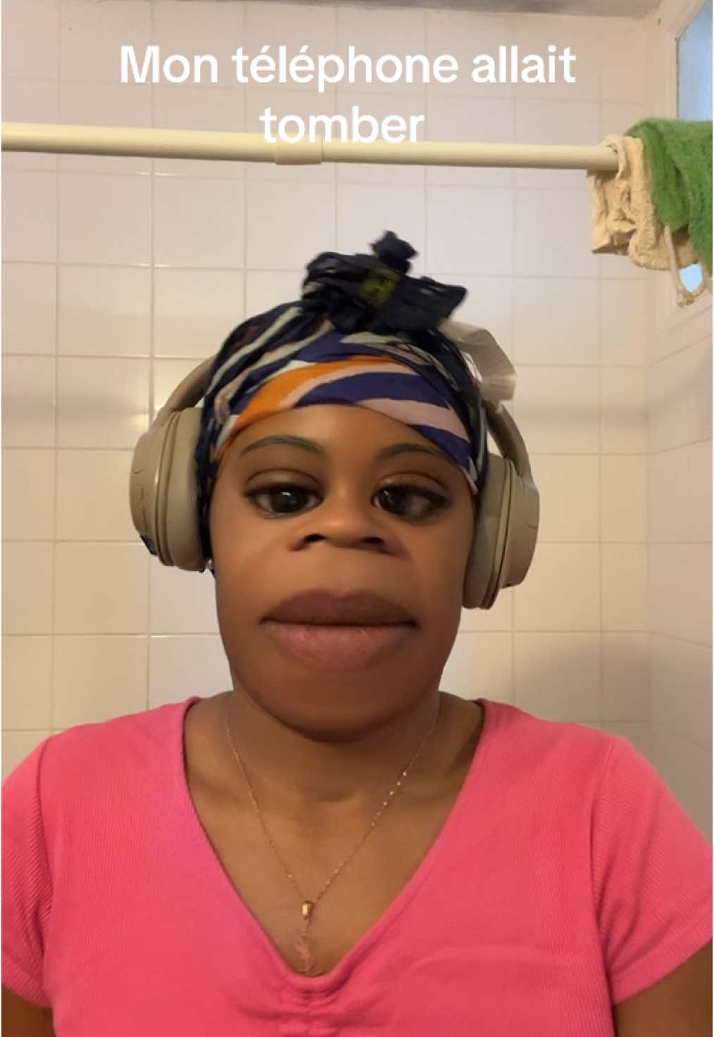 #faux cils mon combat #Les longs faux cils ne sont pas faits pour moi. On ne peut même plus distinguer mes yeux.#😂😂😂😂😂😂 