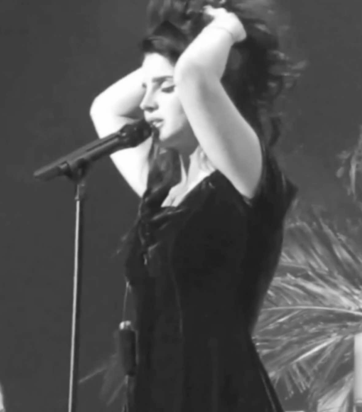 i need lana to make a rock album ASAP #lanadelrey #lanadelreyedit #deftones #borntodie #foryoupagee #fyp #numetal tiktok made this so off beat💔💔