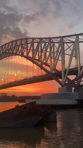 the sunset is beautiful, right? #sunset #tenggarongkaltim #fyp 