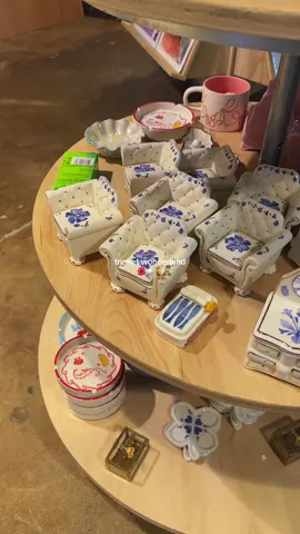 Obsessed with these ceramic trinkets @Urban Outfitters 🫖🧸🌺 #trinketdish #ceramicart #urbanoutfitters #shopwithme #elegantdecor #imjustagirl #fypシ 