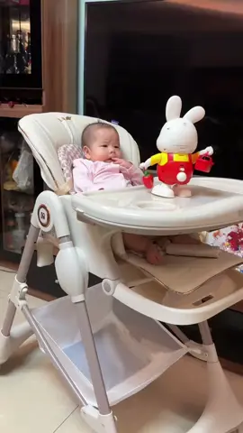 Hông cái kiểu vậy đó... Bà già bả cứ bắt tui chơi thỏ hoài à #viaconyeu #viaconcung #nhavia #đồchoithongminhchobe #embedethuong 