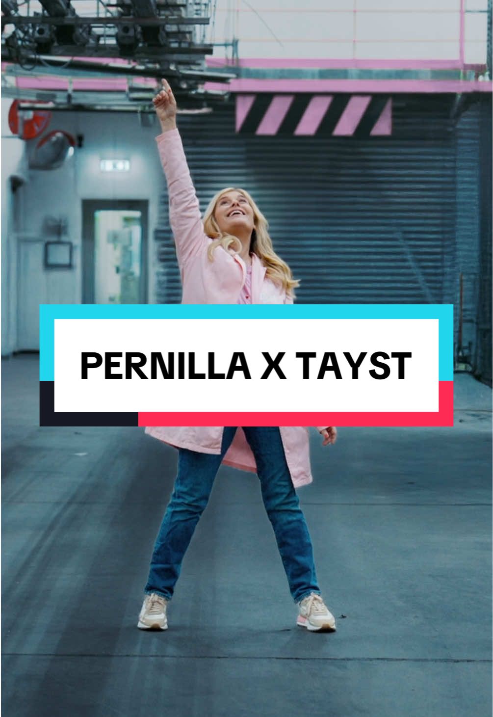 Nu är det officiellt!!! 🤩 Ni har gissat, spekulerat och undrat - och nu kan vi äntligen säga det: Det är Pernilla Wahlgren som står bakom Taysts två nya chipssmaker. 🥰 Smaker med tydlig karaktär, oväntad hetta och lika mycket personlighet som hon själv. Det här är inte bara ett samarbete - det är ett statement! 🌟🤝 #tayst #pernillawahlgren #chips #news #nyhet #reveal #fördig #foru 