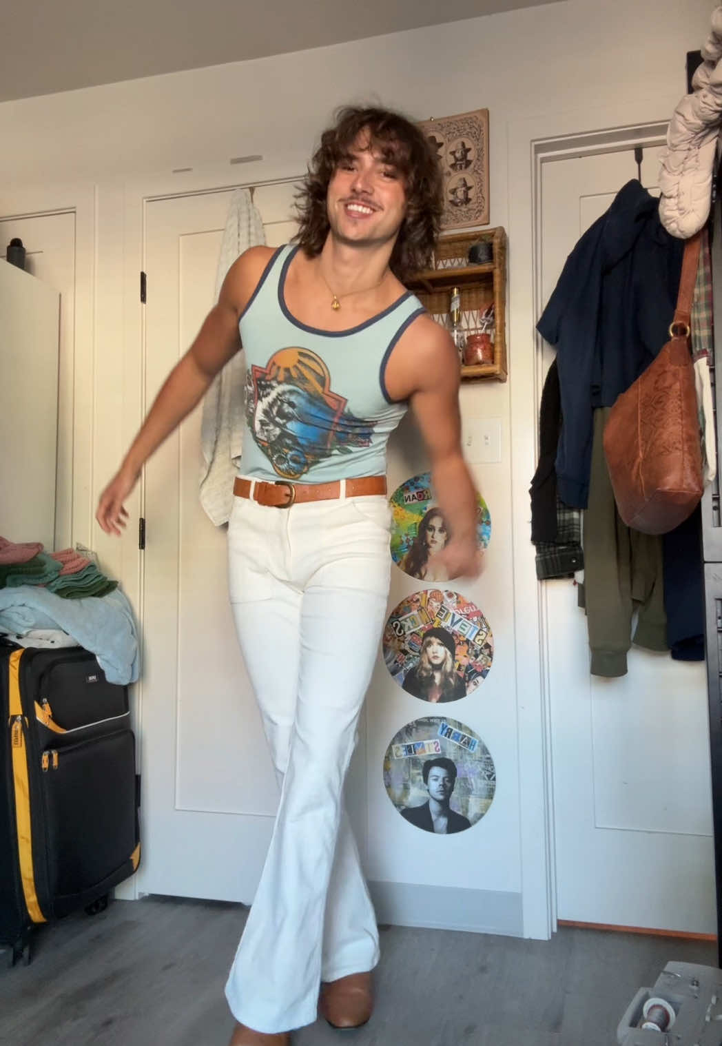 finally a 70’s song to a 70’s outfit, ya happy? #fyp #vintage #70s #fashion #hayesways 