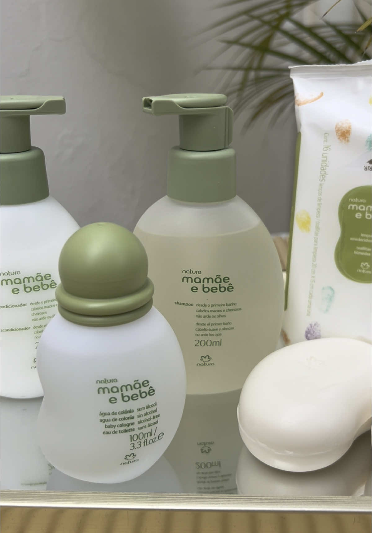 “Tem cheiros que marcam a nossa história. A linha Mamãe e Bebê da Natura carrega mais do que fragrância… Carrega memórias, carinho e momentos que ficam pra sempre. Um cheirinho que abraça, acalma e acompanha cada fase do amor.” #MemóriaOlfativa #MamãeEBebê #CheirinhoDeCarinho #Natura #CuidadoQuefica