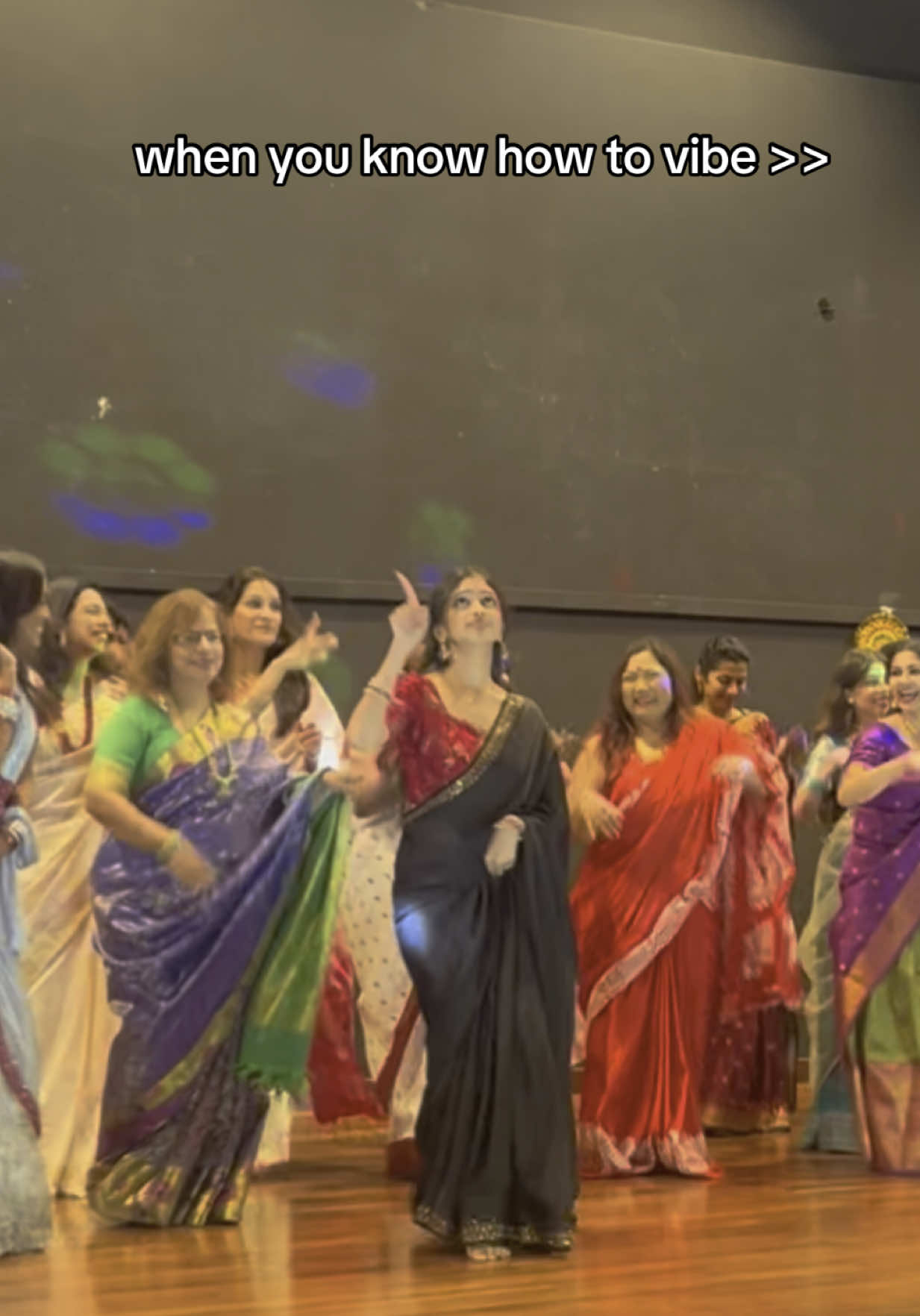 put any Bollywood song and you know I’ll dance 💃 #bollywood #dancers #dancetok #browngirl #browntok #desigurl #indiantok #saree #blacksari #whatjhumka #rani #vibe #desitok #trending #dancersoftiktok 