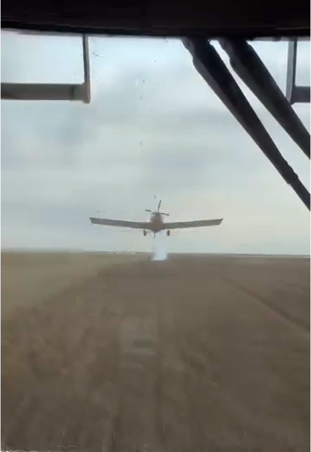 Woo hoo 🤘🏼#farming #cropduster #farm #harvest #harvesting #crops #farmlife #foryou #farmer #agriculture #epic #woohoo #booyah #foryourpage #drone #agro #airplane #agri 