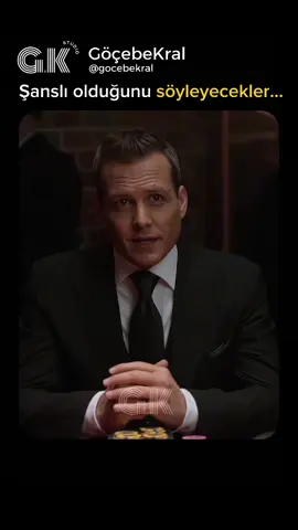 “Başarıya yaklaşınca, şanslı sanacaklar…” Oysa kimse geceni, terini, vazgeçmediklerini görmez. Onlar sonucu izler, sen süreci yaşarsın. (Bu sahne: Suits dizisinden) ✅ Başarı şans değil, tekrar tekrar denemektir ✅ Görünmeyen çaba, görünen sonucu getirir ✅ Sabırla yürüyen, hızlı koşanları geçer 📖 30 günlük motivasyon e-kitabımız profilimizde seni bekliyor! Yorumlara “Göçebe” yaz, 10’lu özel poster setini ücretsiz al! #motivation #motivasyon #ilham #inspiration #gerçek #göçebekral #fypage #fypp #keşfetedüş  ⸻