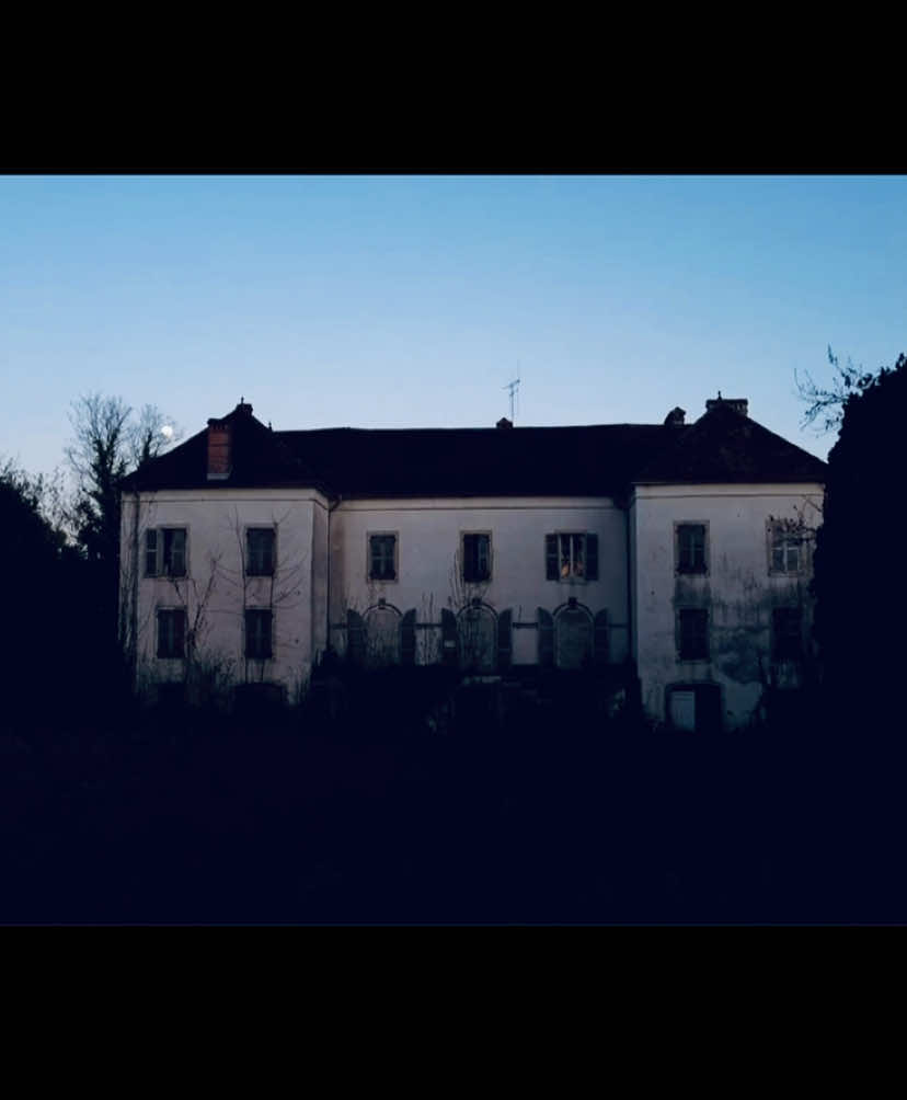 Manoir à l’abandon depuis 40ans voici Les premières image d'intro de l'enquête paranormal tourner dans ce jolie manoir ce vendredi. 👻📹 #pourtoi #paranormal #patrimoine #