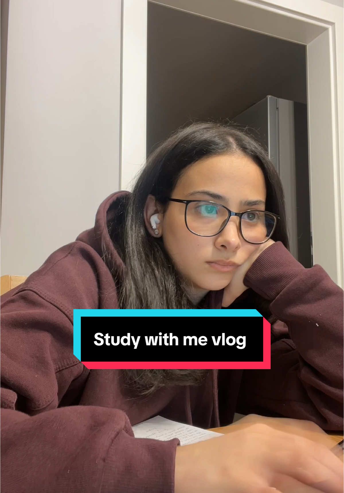 بلشتوا امتحانات ولا لسا؟  . . . . . . #rahaf_sufian #studywithme #studytok #medschool #medicalwtudent #qatar #jordan 