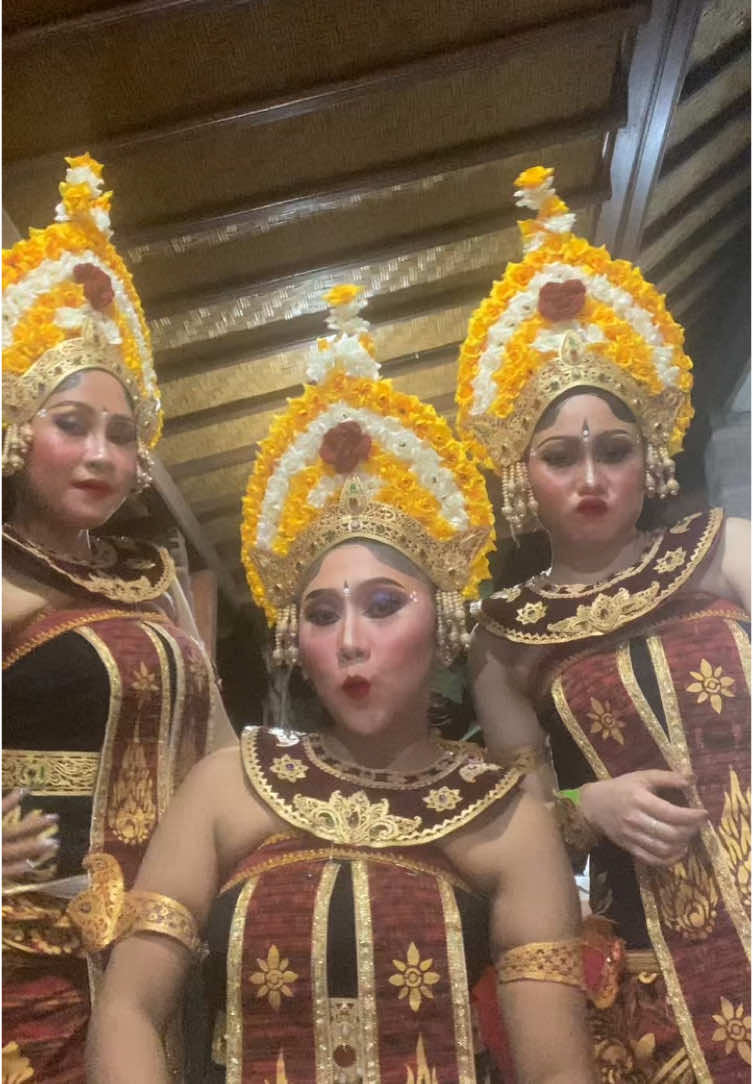 sisyaa @Niaa @Baby D  #velocity #lagubali #trendingtiktok  #taribali 
