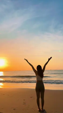 🏖️Morning yoga #beachyoga  #MiChiYoga #YogaChoNguoiMoiBatDau #TuTheYoga #YogaPose #huongdantutheyoga  